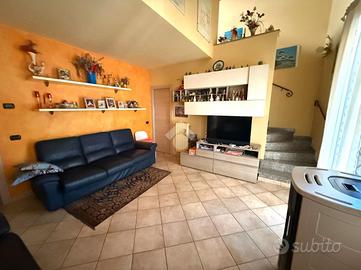 CASA SEMINDIPENDENTE A CASSOLNOVO