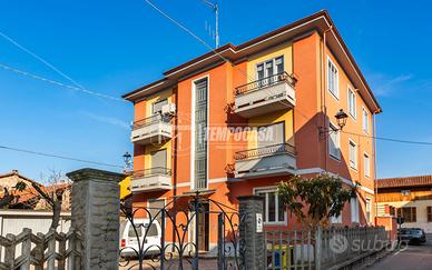 TRILOCALE AUTONOMO CON BOX AUTO E CANTINA