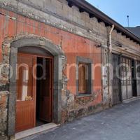 Casa singola con cortile e garage a Linguaglossa