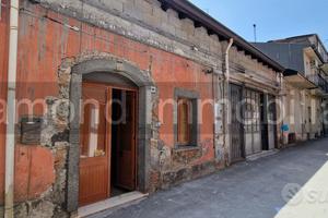 Casa singola con cortile e garage a Linguaglossa