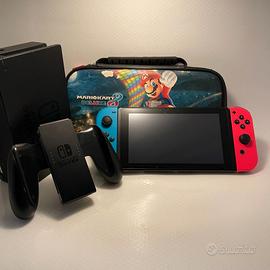 Console Nintendo Switch Completa di Accessori