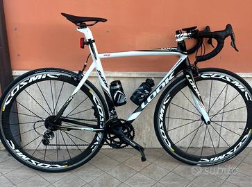 Bici da corsa look carbonio
