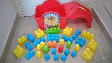 Costruzioni con contenitore a forma di casetta