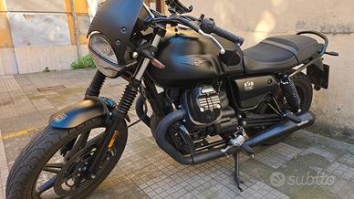 Moto guzzi v7 Stone total Black