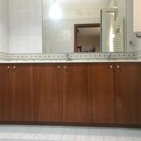 MOBILE BAGNO COLOR CILIEGIO CON TOP IN MARMO