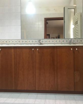 MOBILE BAGNO COLOR CILIEGIO CON TOP IN MARMO