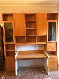 Mobile libreria con vetrine e scrivania