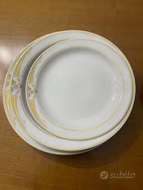 Servizio di piatti in porcellana di Bavaria per 12