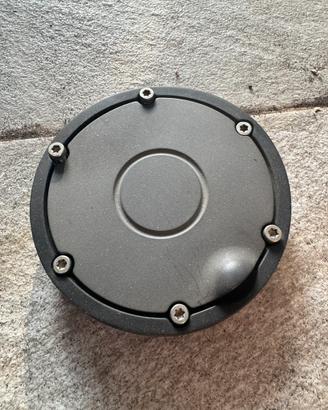 Sportello carburante smart con viti