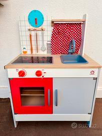 Cucina  di legno per bambini