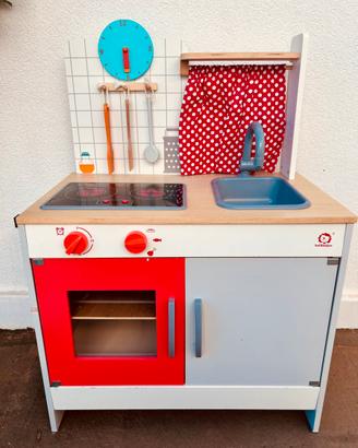 Cucina  di legno per bambini
