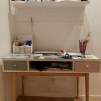 Scrivania con sedia e mensola in legno massello