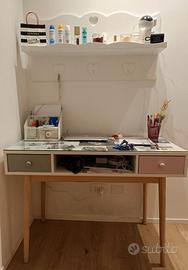 Scrivania con sedia e mensola in legno massello