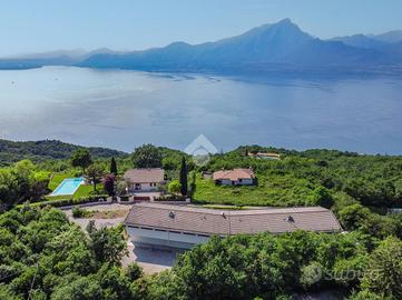 MONOLOCALE A TORRI DEL BENACO