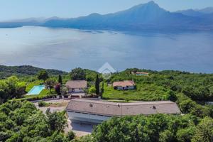 MONOLOCALE A TORRI DEL BENACO