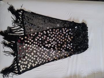 sciarpa stola nera con applicazioni 