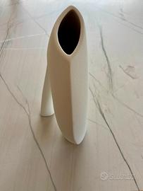Vaso scultoreo di design LineaSette bianco