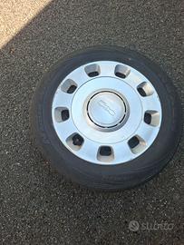 Gomme e cerchi in ferro con borchie per Fiat 500