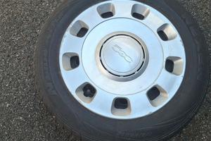 Gomme e cerchi in ferro con borchie per Fiat 500