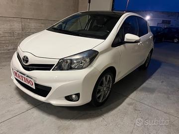 Toyota Yaris 1.3 Benzina. Con 12 mesi di garanzia