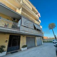 Appartamento 3 Vani Con Box Auto In Parco Privato