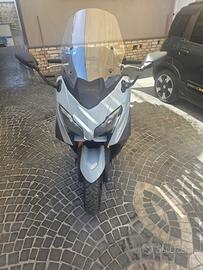 TMAX 560 2025