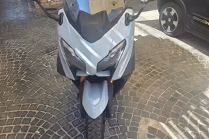 TMAX 560 2025