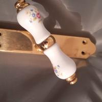 Maniglia per finestre in ottone e ceramica