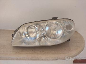 Faro anteriore SX Fiat Punto