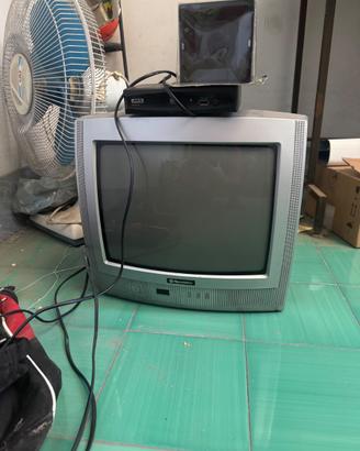 TV perfettamente funzionante, decoder solo 5 cin €