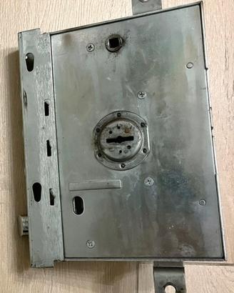 Serratura Mottura per porta blindata