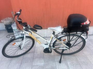 Bicicletta citybike motore bosch