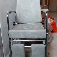 sedia-poltrona a rotelle  (seminuova e comoda)