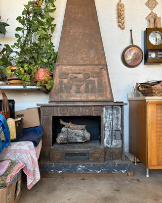 Antico camino elettrico