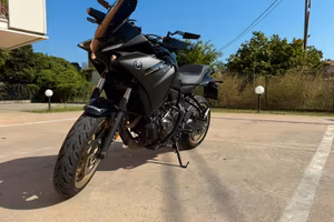 Yamaha Tracer 7 GT 2024 Nera + kit valigie
