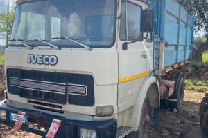 Iveco 110-14 ribaltabile trilaterale