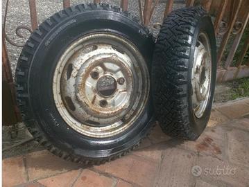 Daf 44/55 o Renault R4 Gomme con Cerchi a 3 fori