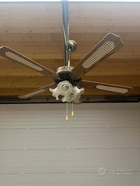 Ventilatore da soffitto con luci e pale in legno