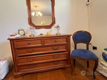 Cassettone, specchio e comodini in massello