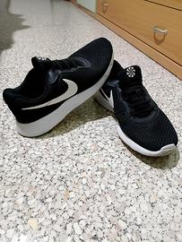 Nike tanjun Uomo 