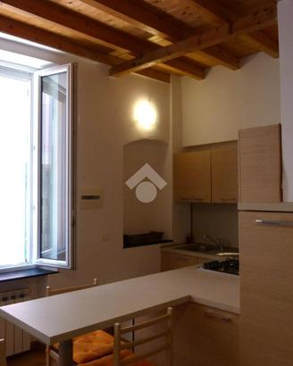 MONOLOCALE A CHIAVARI