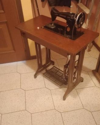 Macchina da cucire Singer mod. "15 M88" anno 1954