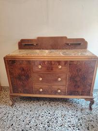 Mobili antichi con finiture in marmo