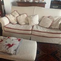 Due divani  Arquati,tre posti, due posti più pouff