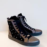 Scarpe con borchie metalliche taglia 39