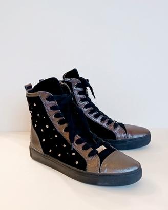 Scarpe con borchie metalliche taglia 39