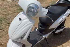 Scooter pedalata assistita Vitale
