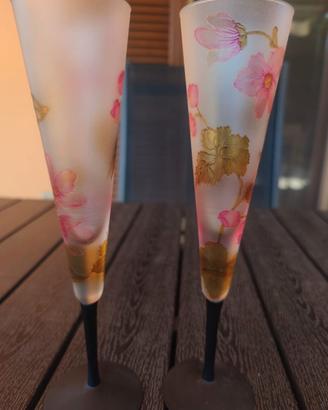 Coppia di calici floreali