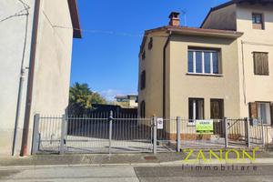 Casa accostata - Capriva del Friuli