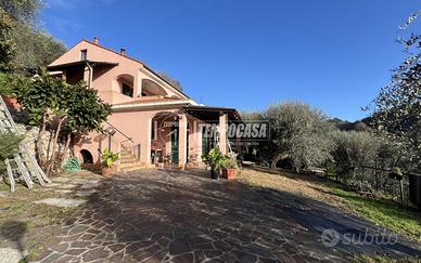 Villa indipendente con terreno